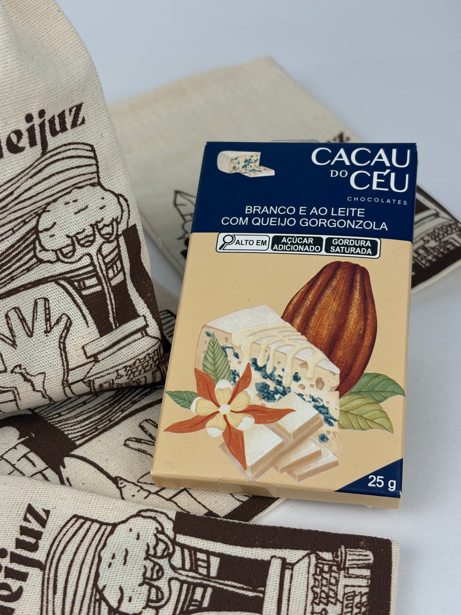 Chocolate Cacau do Céu Branco e Ao Leite com Queijo de Gorgonzola 25g
